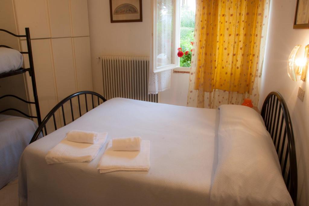 Residence Poggio Al Lago Sirmione Room photo